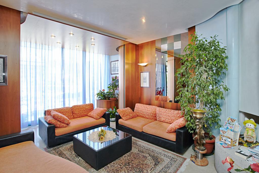 Hotel Sara กาออร์เล ภายนอก รูปภาพ
