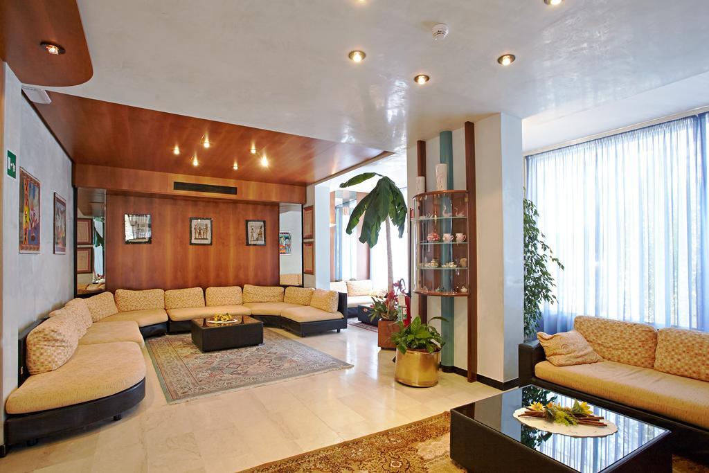 Hotel Sara กาออร์เล ภายนอก รูปภาพ