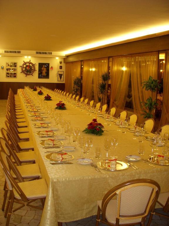 Hotel Sara กาออร์เล ภายนอก รูปภาพ