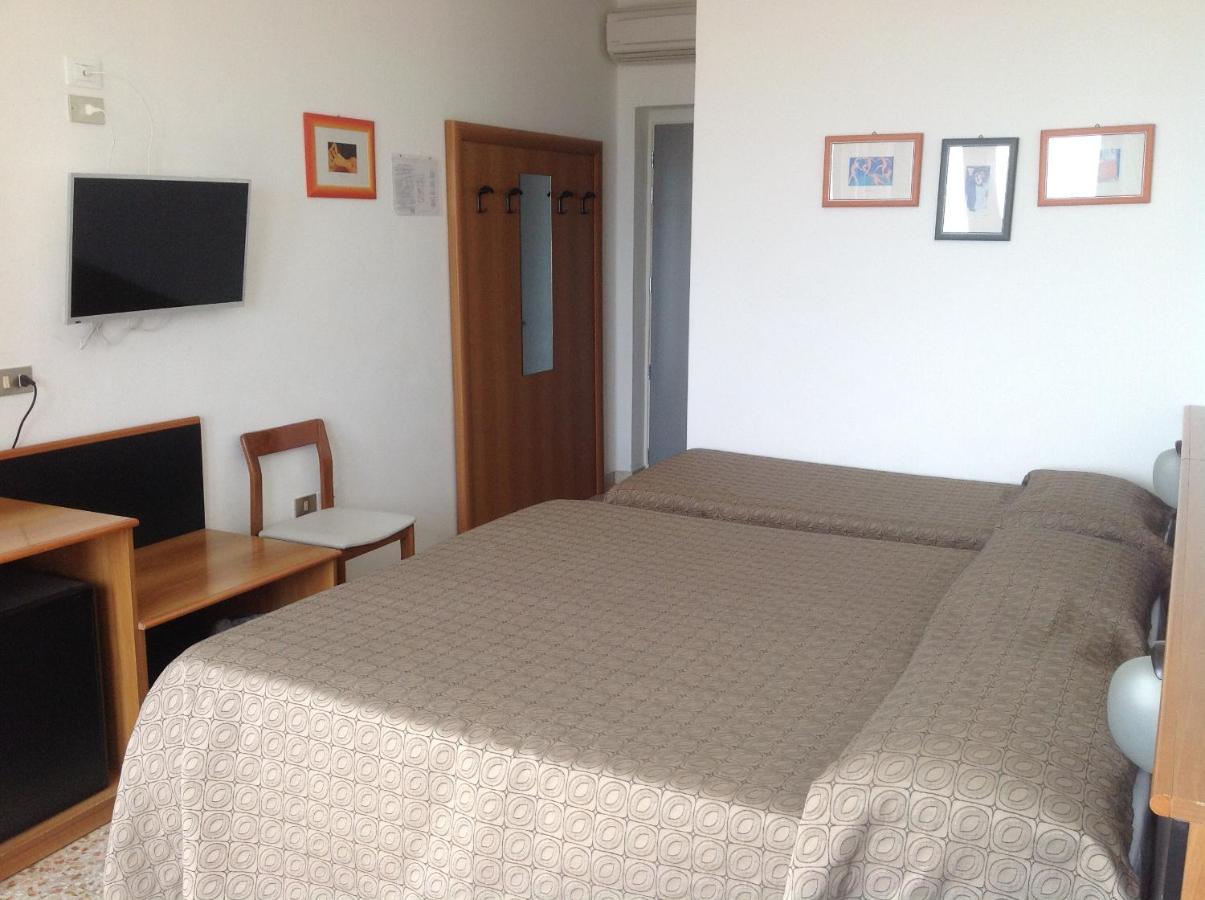 Hotel Sara กาออร์เล ภายนอก รูปภาพ